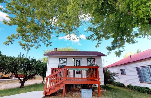 Blanding Cottage | Hot Tub, Kokopelli Kabyn, Cute and Cozy!