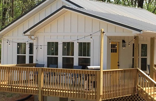 Dahlonega Cottage | HOT TUB! Modern-Cozy-Perfectly Located