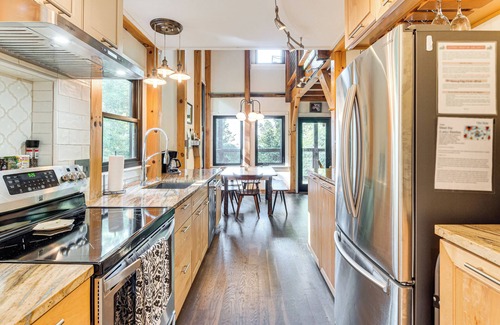 Old Fort Cabin | Hot Tub & Mtn Views: Modern Old Fort Hideaway!