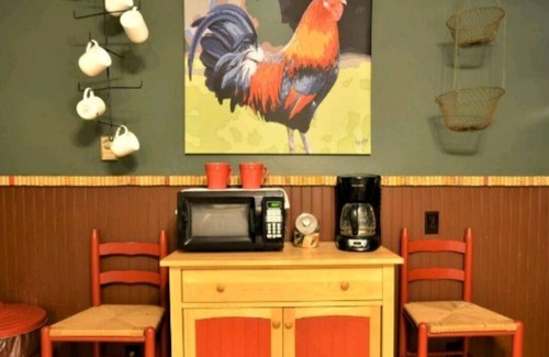 Bryson City Cottage | Hot Tub, Nature Lover's Digital Disconnect! 10mins to NOC & Tsali (dog friendly)