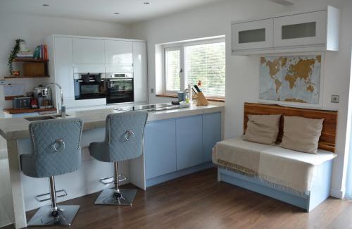 Mumbles House | Hot Tub Oasis by the Sea & Woods