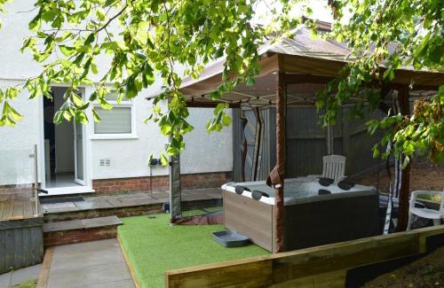 Mumbles House | Hot Tub Oasis by the Sea & Woods