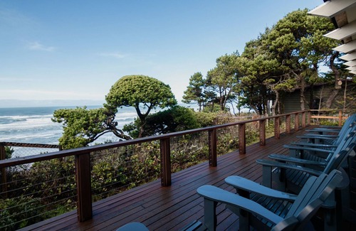 South Beach House | Hot Tub! Ocean Front & Dog Friendly! South Beach, Newport!