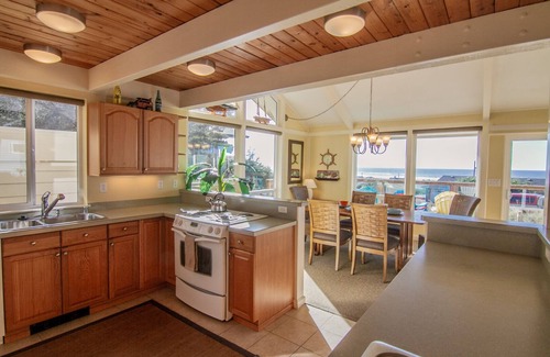Bayshore House | Hot Tub! Ocean Views and Short Walk to Sandy Beach! Game Room!
