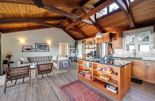 Manchester House | Hot Tub + Ocean Views: Spacious Irish Beach Home!