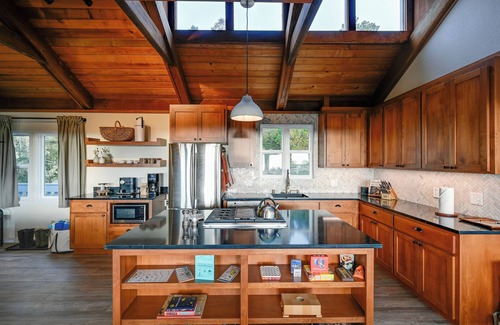 Manchester House | Hot Tub + Ocean Views: Spacious Irish Beach Home!