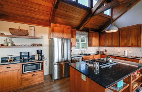 Manchester House | Hot Tub + Ocean Views: Spacious Irish Beach Home!