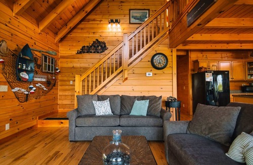 Primrose Cabin | Hot Tub | Off-Road Parks |Private Pond | Sleeps 7