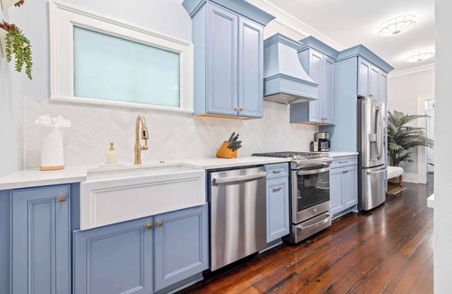 Cannonborough Elliotborough House | Hot tub & Parking - 3 Blocks to King!