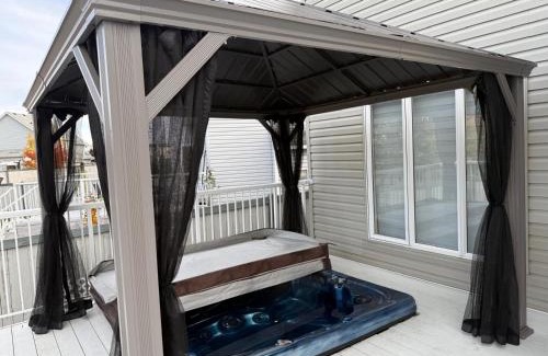 Southeast Edmonton House | Hot Tub Patio Netflixgamesfireplacesleeps 8