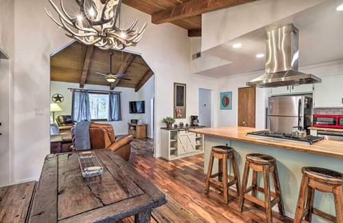 Munds Park Cabin | Hot Tub & Patio: Pet-Friendly Cabin in Munds Park!