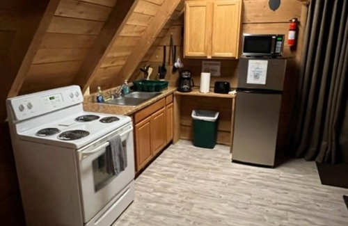 Keslers Cross Lanes Ski Chalet | Hot Tub & Pet Friendly Chalet