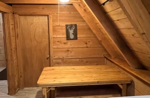 Keslers Cross Lanes Ski Chalet | Hot Tub & Pet Friendly Chalet