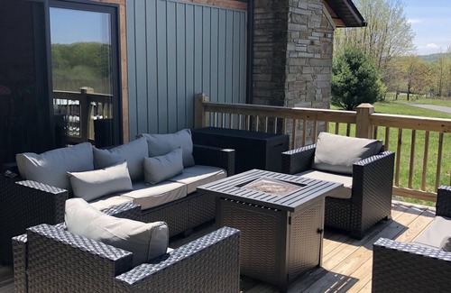 McHenry Cabin | Hot tub-petfriendly-firepit-pool table-bar-3+acres