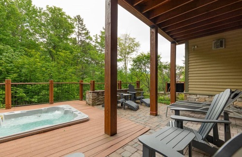 Mont-Tremblant Ski Chalet | HOT TUB + Ping-Pong + BBQ Terrace | Free Shuttle