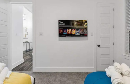 West Dallas House | Hot Tub/Pool/Arcade/Fire pit/ 10 min DT Dallas
