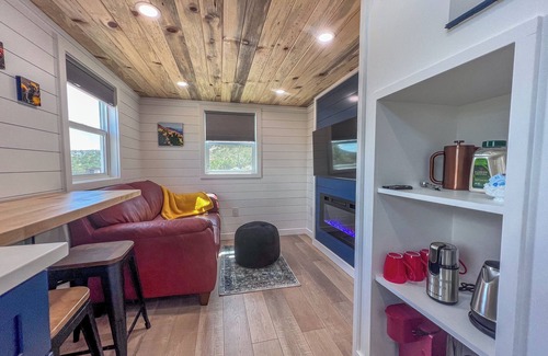 Cornville House | Hot Tub, Pool, King Bed, Views, and easy access to Sedona @ Stargazer Loft!
