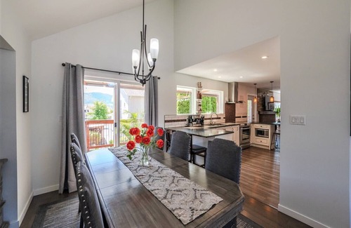 Okanagan-Similkameen House | Hot Tub, POOL, near KVR, downtown and lake ,spacious house