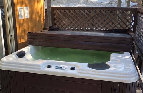 Pioneer Trail House | Hot Tub - Pool Table - Spacious Family Friendly Cabin