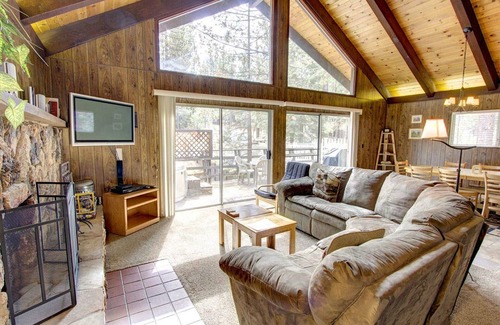Pioneer Trail House | Hot Tub - Pool Table - Spacious Family Friendly Cabin