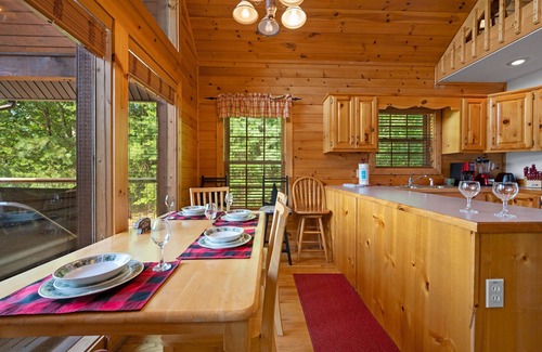 Gatlinburg - Pigeon Forge Cabin | Hot Tub + Pool Table and Fire Pit - Private!