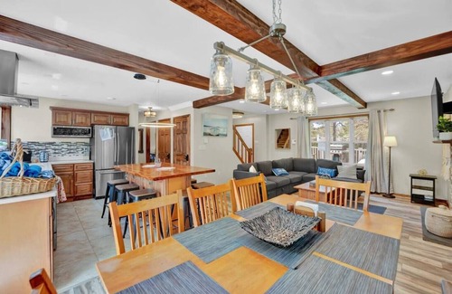 Long Pond House | Hot Tub - Private Dock - A/C