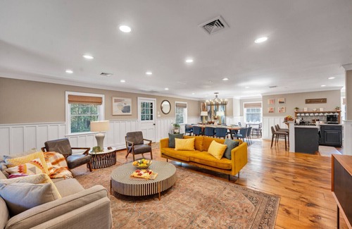 Stroudsburg Apartment | Hot Tub Retreat + Treehouse, Peloton & Bunks | Sleeps 13
