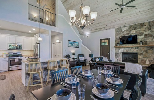 San Juan River Village House | Hot Tub River Front Cabin