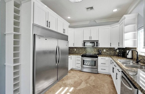 Fort Lauderdale House | Hot Tub! Roof Top! Firepit! Boat Dock!