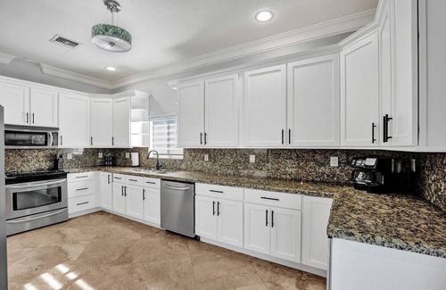 Fort Lauderdale House | Hot Tub! Roof Top! Firepit! Boat Dock!