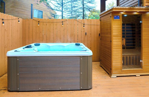 Woodridge House | Hot Tub - Sauna - 14 Min to Kartrite Resort