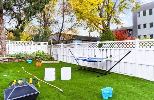 Constable Hook House | Hot Tub | Sauna | Gaming | Outdoor Grilling | NYC | EWR | Sleeps 25