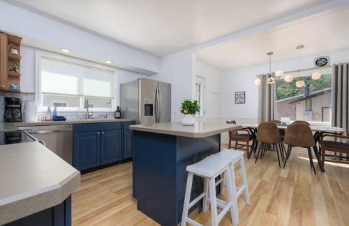 Anaconda House | Hot Tub Season! Game room, dog friendly