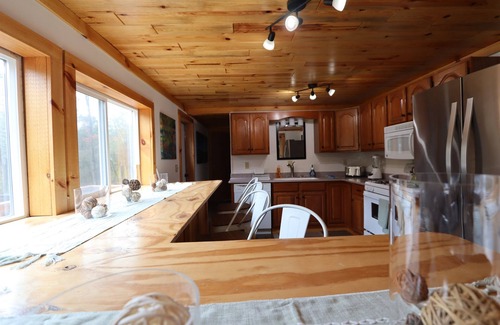 Coudersport Cabin | Hot Tub! Secluded Stargazing Hideaway