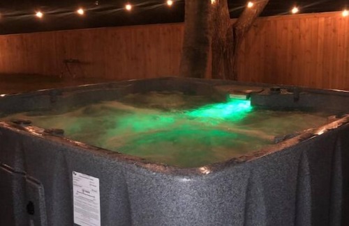 Denison House | Hot Tub Serenity: A Stellar Stay - 4 b/3b Amazing