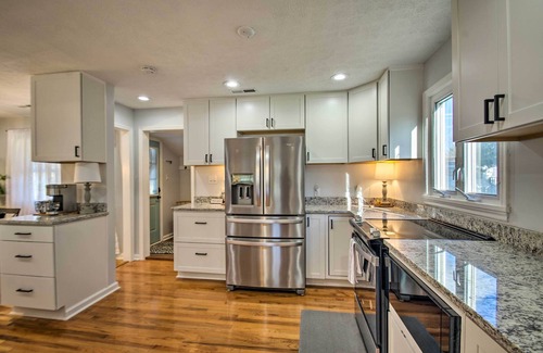 Nellysford Cottage | Hot Tub! Short walk to Three Notch'd - Charming Mid-Century Modern Cottage!