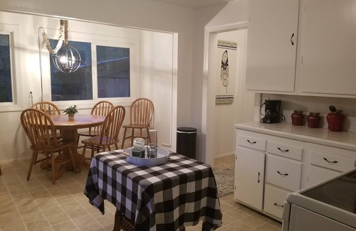 Oakridge Cottage | Hot Tub, Ski Shack, Willamette Pass's closest house on the Oakridge/Eugene side