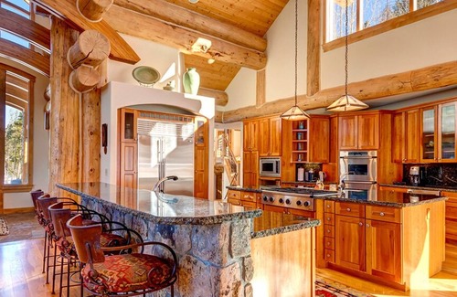 Historic District House | Hot Tub + Ski Shuttle - Point View Place