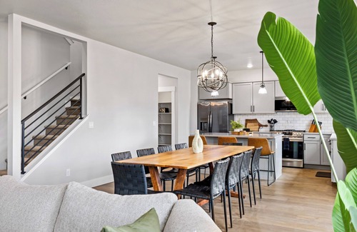 Boise House | Hot Tub-Sleeps 12-Modern Home