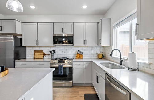 Boise House | Hot Tub-Sleeps 12-Modern Home