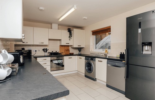 Birmingham House | ★HOT TUB★ SPACIOUS 4BD HOUSE w/FREE PARKING&GARDEN