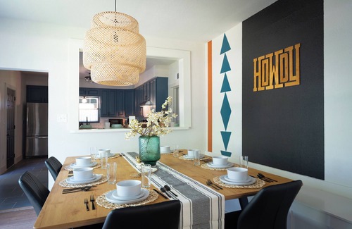 Glen Rose House | Hot Tub, Speakeasy, Tree House, Arcade Games, Outdoor Games, Fire pit, Farmstay