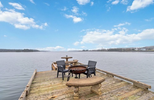 Lunenburg Apartment | Hot tub & spectacular ocean view! Cozy hideaway