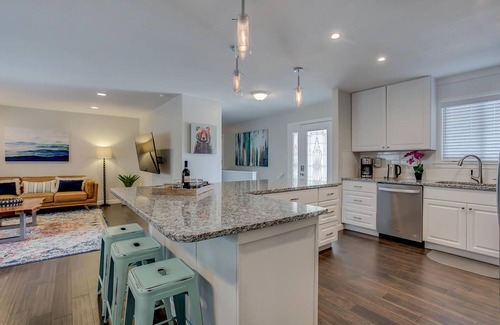 Northeast Colorado Springs House | Hot Tub Springs Dream House w/5 KINGS - Sleeps14!