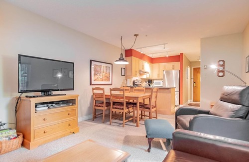 Blackcomb Condo | Hot tub | Steps to Blackcomb | Free parking