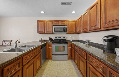 Gatlinburg - Pigeon Forge Cottage | Hot Tub, Swing, and Privacy! No steep mountain roads. Close to parkway