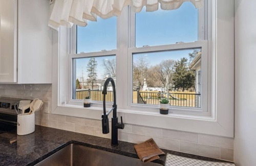 Witmer House | hot tub* swing set *5min to Lancaster city & shops