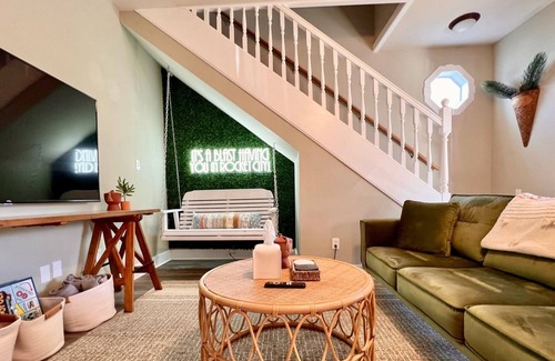 Huntsville House | *HOT TUB* The Boho Bungalow: Downtown Huntsville