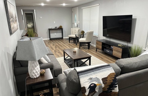 Eagle Rock House | HOT TUB - The Lodge - 4 bedroom home at Table Rock Lake - 2 blocks from water