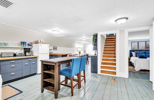 Somesville House | Hot Tub~Theater~Game Room~Historic Home~5 min to Acadia Park~Dogs welcome